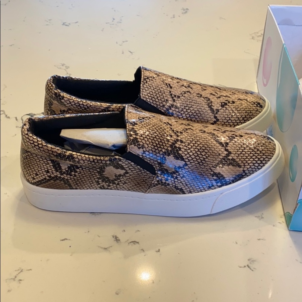 Snakeskin flats